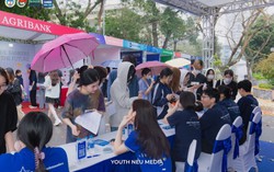 Nhiều hoạt động tư vấn việc làm với sinh viên ĐH Kinh tế quốc dân