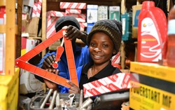 Những sáng kiến thúc đẩy giáo dục STEM cho phụ nữ và trẻ em gái