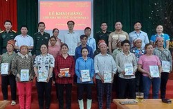 Hội LHPN xã A Mú Sung phối hợp xóa mù chữ cho hội viên, phụ nữ 