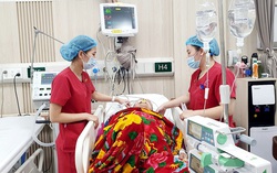 Đà Nẵng: Tặng giấy khen nữ điều dưỡng cứu sống du khách Ấn Độ bị ngừng tim