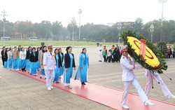 Đoàn đại biểu Hội LHPN Việt Nam viếng Lăng Chủ tịch Hồ Chí Minh, dâng hương tưởng nhớ Đại tướng Võ Nguyên Giáp