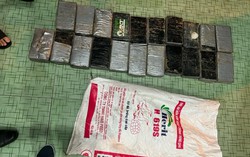 Liên tiếp phát hiện bao tải nghi ma túy trôi dạt vào bờ biển Vũng Tàu