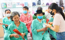 Mang tiếng hát, nụ cười đến với các "chiến binh K"