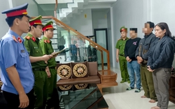 Khởi tố, bắt tạm giam, lệnh khám xét đối với 4 nữ kế toán
