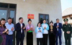 Hội LHPN Việt Nam khánh thành nhà Đại đoàn kết và tặng 100 phần quà tại xã Thanh Chăn, Điện Biên