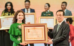 Nữ ca sĩ trẻ nhất được phong tặng NSND: "Đây là món quà lớn nhất gửi tới cha mẹ"