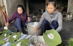 Làng quê khởi sắc nhờ gói hàng nghìn chiếc bánh lá mỗi ngày