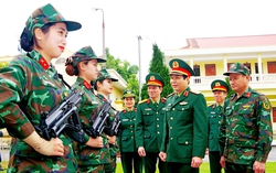 Động viên hơn 100 nữ quân nhân tham gia diễu binh tại Lễ kỷ niệm 70 năm Chiến thắng Điện Biên Phủ