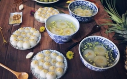 Tết Hàn thực: Giữa “rừng” bánh sắc màu, bánh trôi bánh chay truyền thống vẫn có sức hút riêng