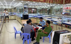 TPHCM: Phát hiện 6 tiệm bán vàng không rõ nguồn gốc, giả mạo thương hiệu 