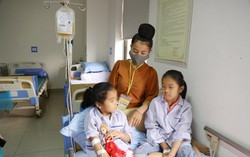 Nỗi lòng của những phụ huynh có con thường xuyên bị chảy máu cam, nôn ra máu