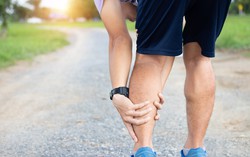 Đi bộ một đoạn lại tập tễnh: Triệu chứng cảnh báo nguy cơ xơ vữa động mạch