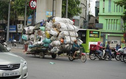 Hà Nội: Bị xử phạt vì chở hàng cồng kềnh, tài xế phân trần vì mưu sinh