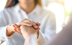 Khơi lại sai lầm chồng ngoại tình khác nào "đòn tra tấn"