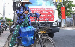 Tiền Giang: Bà con vui mừng khi được trao nước ngọt nghĩa tình 