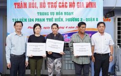 TPHCM: Bệnh viện Chợ Rẫy hỗ trợ 250 triệu đồng cho các gia đình trong vụ cháy nhà ven kênh Tàu Hủ