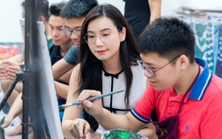 Họa sĩ Lương Giang: Tạo nên thế giới yêu thương trong tranh cho trẻ tự kỷ