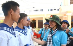 Phụ nữ với Trường Sa - Bài 2: Ấm áp tình cảm hậu phương 