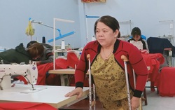 Khởi nghiệp bằng mở xưởng may, người phụ nữ khuyết tật tạo việc làm cho 20 lao động