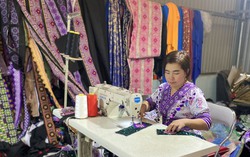 Si Ma Cai: Chi hội trưởng phụ nữ vận động hội viên vào tổ hợp tác may thổ cẩm