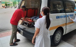 Cụ bà 84 tuổi bị thương trong vụ cháy nhà trọ được chuyển sang Bệnh viện Bạch Mai để điều trị