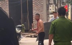Thanh niên nghi "ngáo đá" chạy trên đường, cầm dao tự cắt cổ 