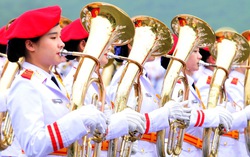 Lần đầu tiên khối Quân nhạc nữ tham gia diễu binh