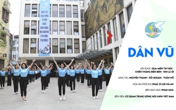 Cơ quan TƯ Hội LHPN Việt Nam biểu diễn dân vũ chào mừng kỷ niệm 70 năm Chiến thắng Điện Biên Phủ