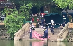 Hà Nội: Phát hiện thi thể thiếu nữ ở hồ Láng Thượng, trục vớt được chiếc balo có đựng gạch bên trong