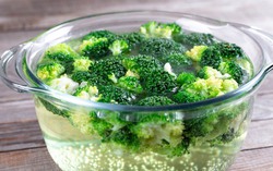 Cách nấu rau nhanh gọn lại giữ được nhiều chất chống oxy hóa, vitamin gấp đôi luộc nhưng ít người biết