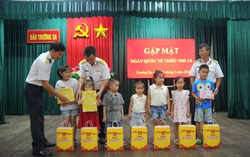 Bộ đội Hải quân chăm lo Tết thiếu nhi cho trẻ em ở các vùng biển, đảo 