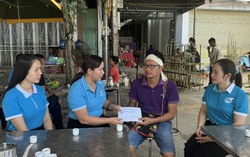 Hội LHPN tỉnh Lào Cai thăm hỏi động viên gia đình nạn nhân bị lũ cuốn