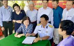 Hải đoàn 129 Hải quân bàn giao nhà tình nghĩa cho gia đình liệt sĩ ở Hậu Giang