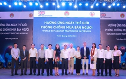H'hen Niê và Phan Mạnh Quỳnh hưởng ứng Ngày thế giới phòng, chống mua bán người