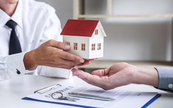 8 loại sản phẩm, hàng hóa, dịch vụ phải đăng ký hợp đồng theo mẫu, điều kiện giao dịch chung