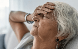 Đau nhức vùng trán là bệnh gì? Có nguy hiểm không?