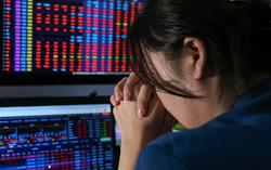 Cổ phiếu công nghệ, ngân hàng lao đốc trong phiên VN-Index mất 28 điểm