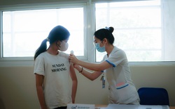 TPHCM: Nhiều bé gái, phụ nữ khó khăn được tiêm vaccine ngừa ung thư cổ tử cung miễn phí