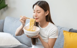 Vì sao nhiều người trẻ tránh bữa cơm gia đình?