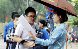 Sáng nay, gần 110 nghìn thí sinh Hà Nội làm thủ tục dự thi vào lớp 10