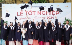 Tân cử nhân, thạc sĩ Học viện Phụ nữ Việt Nam rạng rỡ trong ngày nhận bằng tốt nghiệp