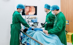 Chủ quan trước dấu hiệu đau bụng kéo dài, đi khám phát hiện ung thư đại trực tràng giai đoạn muộn