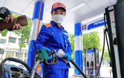 Giá xăng điều chỉnh giảm sau 4 lần tăng liên tiếp
