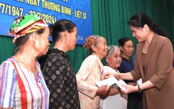 Chủ tịch Hội LHPN Việt Nam Hà Thị Nga tri ân người có công tại Mai Châu, Hòa Bình