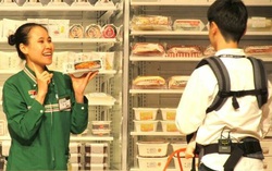 Nữ nhân viên Việt Nam giành chiến thắng trong cuộc thi của 7-Eleven Nhật Bản