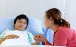 Biết mình lâm bệnh nặng khó qua khỏi, mẹ chồng gấp rút đem hết tài sản cho con dâu