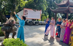 Hội LHPN thị trấn Hùng Sơn dâng hương tại Khu di tích lịch sử quốc gia 27/7