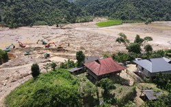 Khung cảnh tan hoang ở Mường Pồn khi trận lũ quét đi qua