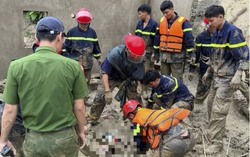 Thi thể nữ nạn nhân bị lũ cuốn trôi ở Mường Pồn được tìm thấy cách 60 cây số