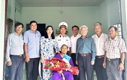 Vùng 5 Hải quân bàn giao "Nhà tình nghĩa" cho người có công với cách mạng